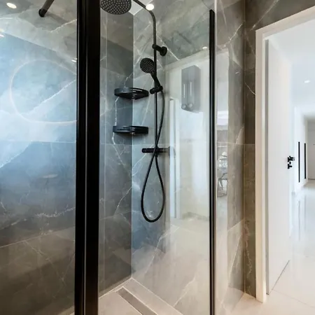 2p Traversant, Centre Cannes, Rue D'antibes - 2p Traversant, Centre Cannes, Rue D'antibes Mae-3343