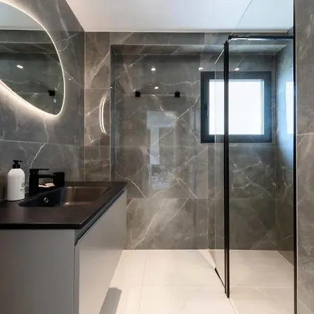 2p Traversant, Centre Cannes, Rue D'antibes - 2p Traversant, Centre Cannes, Rue D'antibes Mae-3343 Cannes