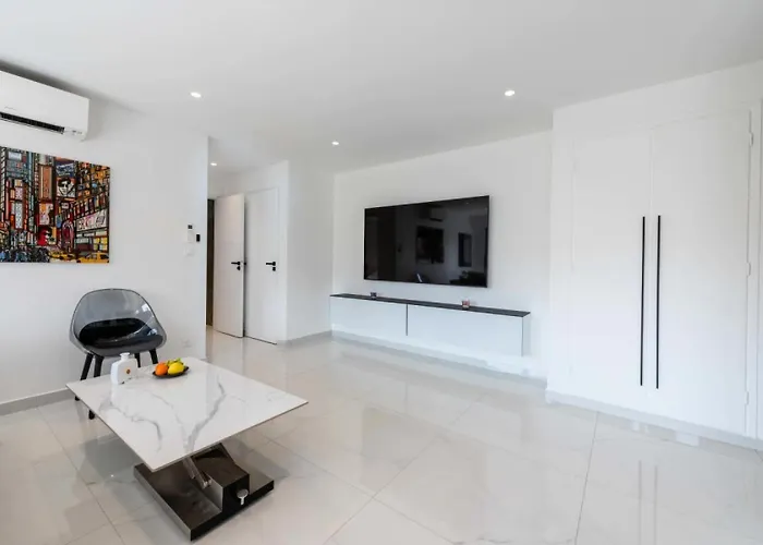 2p Traversant, Centre Cannes, Rue D'antibes - 2p Traversant, Centre Cannes, Rue D'antibes Mae-3343 Apartment