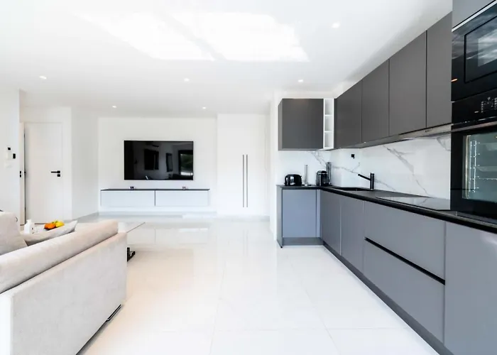 2p Traversant, Centre Cannes, Rue D'antibes - 2p Traversant, Centre Cannes, Rue D'antibes Mae-3343