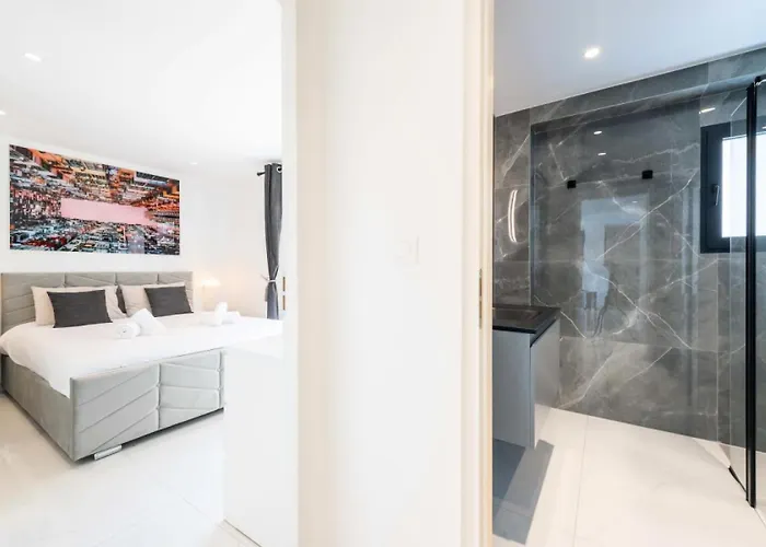 2p Traversant, Centre Cannes, Rue D'antibes - 2p Traversant, Centre Cannes, Rue D'antibes Mae-3343 *