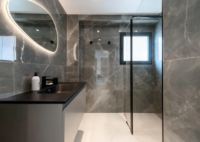 2p Traversant, Centre Cannes, Rue D'antibes - 2p Traversant, Centre Cannes, Rue D'antibes Mae-3343 Cannes